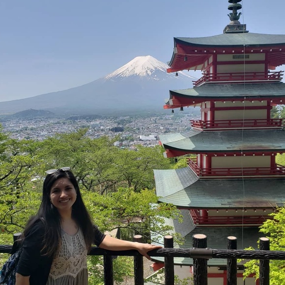 Meet your Posher, Gina - Picture 2 of 4